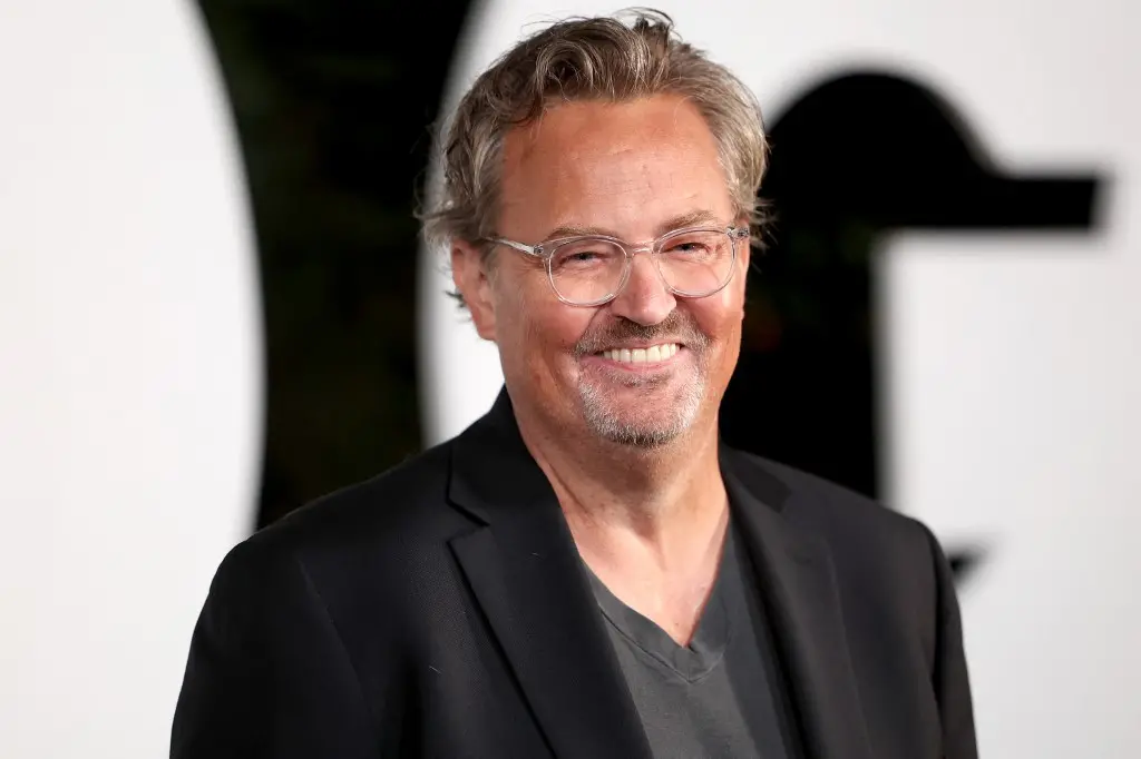 Imagem da notícia: Ex-namorada de Matthew Perry pede nova investigação da morte do ator