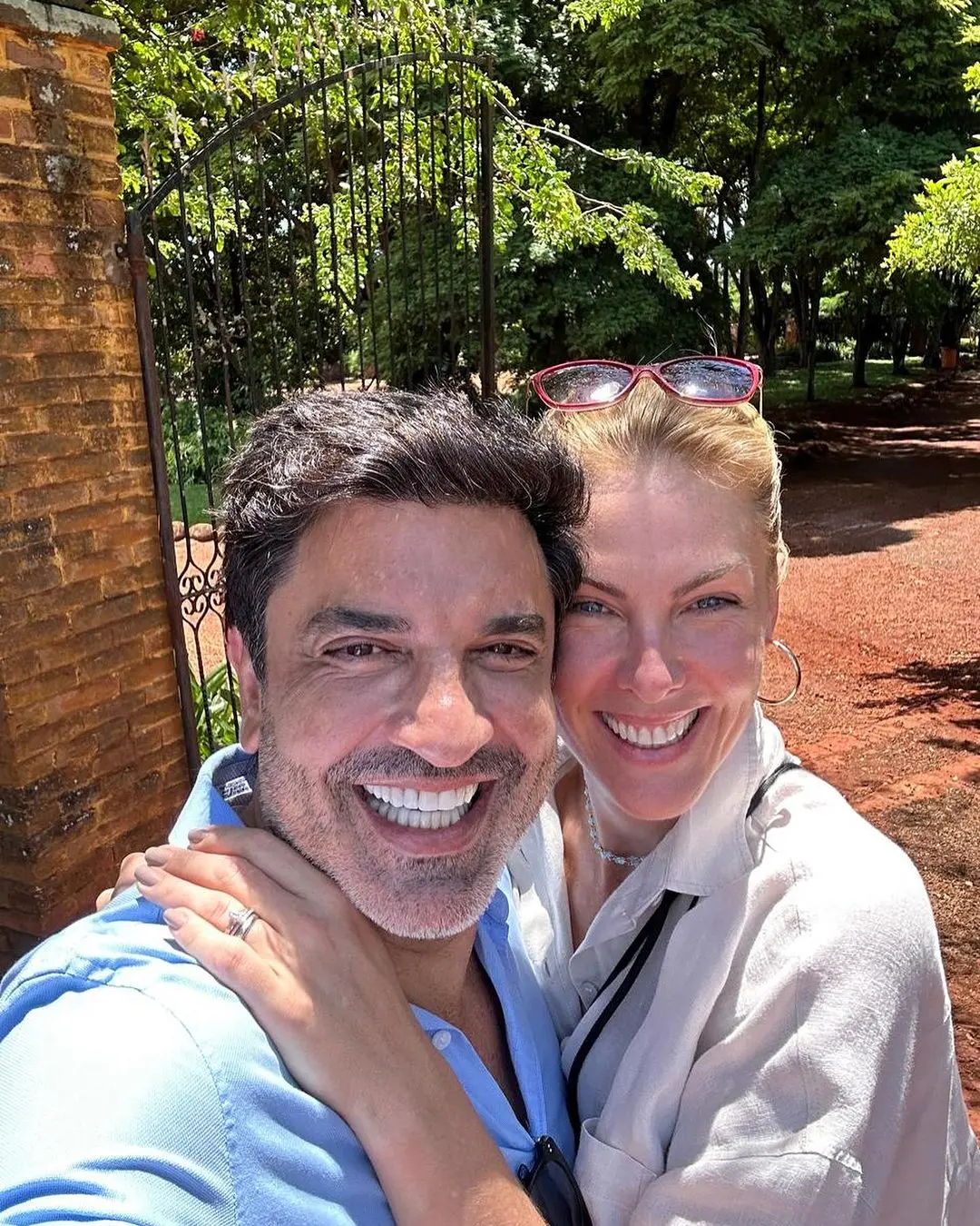 Imagem da notícia: Ana Hickmann assume relacionamento com Edu Guedes: 'Novo motivo para sorrir'