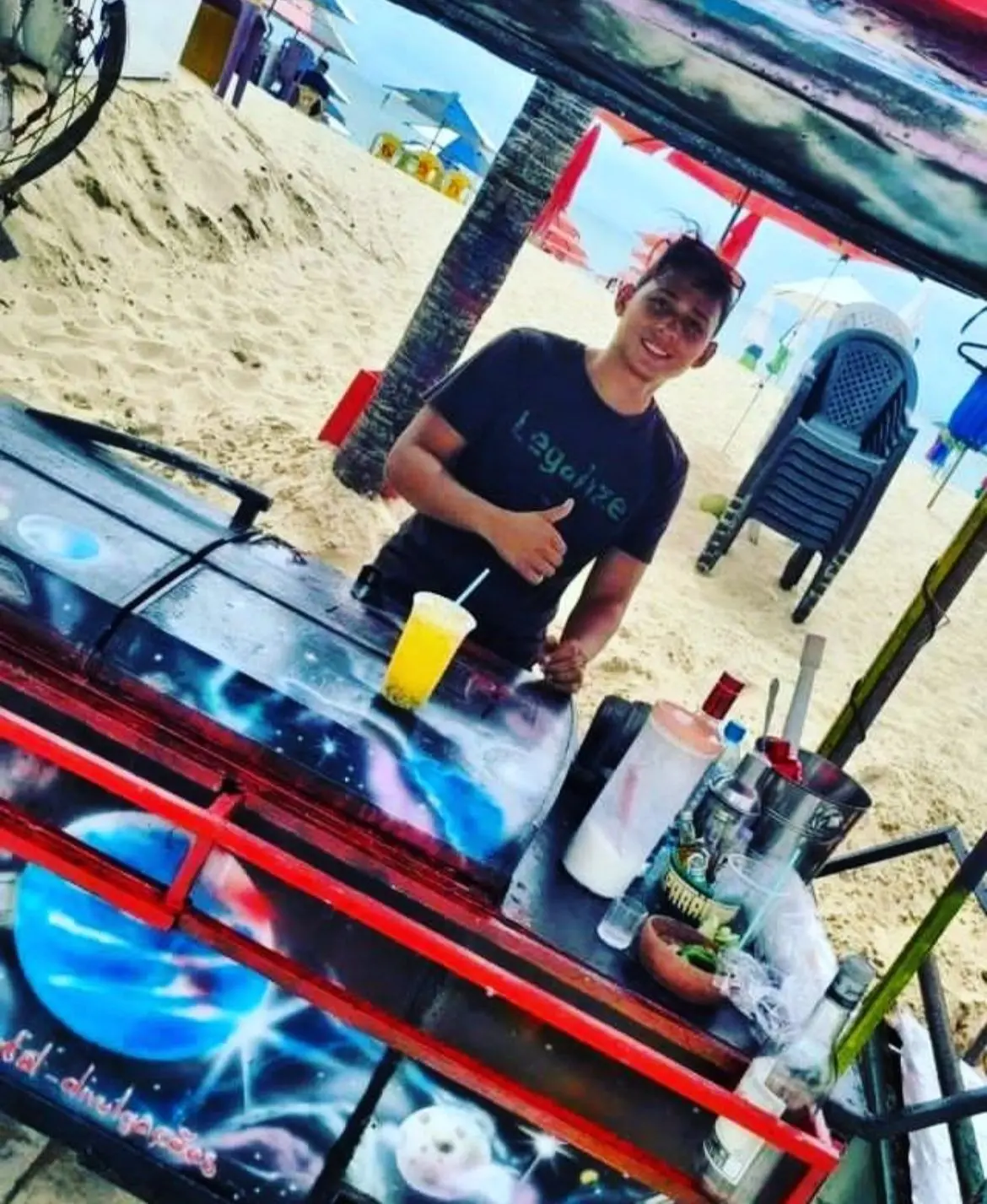 Imagem da notícia: Jovem dono de barraca na Praia de Iracema é morto durante abordagem da Polícia Militar 