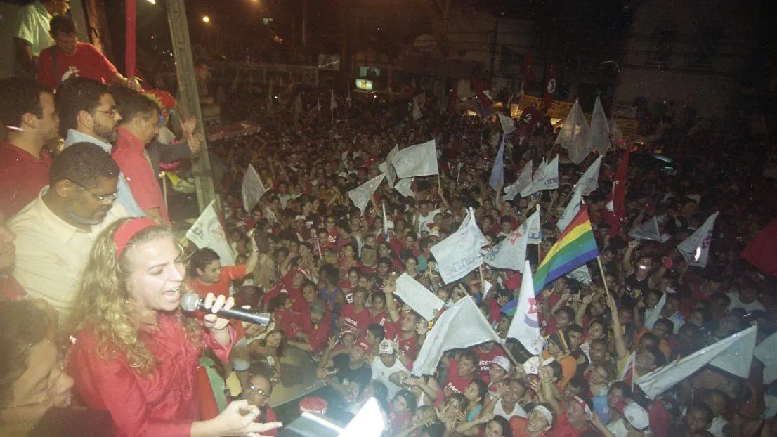 Sem apoio do PT Nacional no primeiro turno, Luizianne chegou ao segundo turno e venceu a eleição pela Prefeitura de Fortaleza em 2004