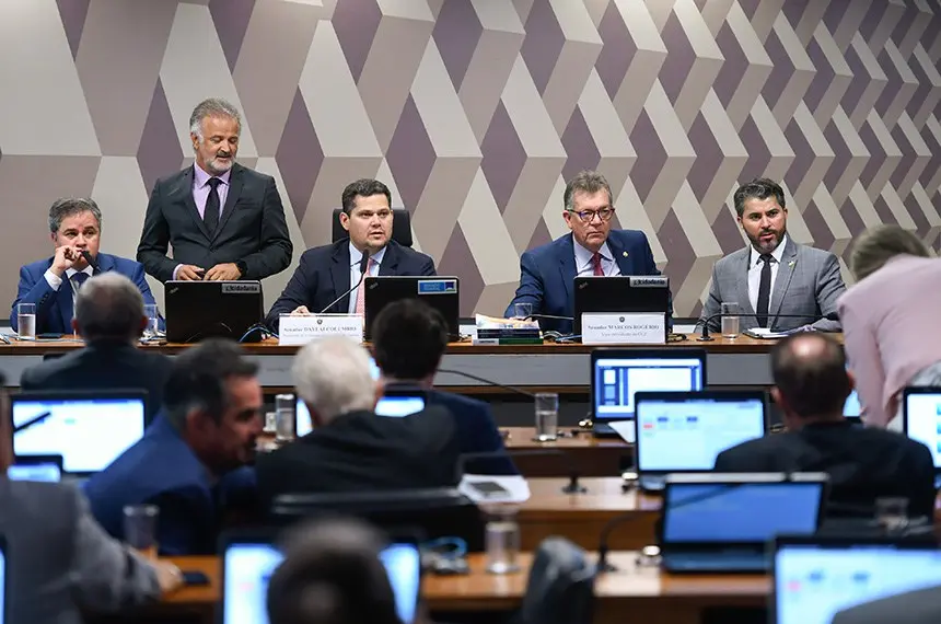 Imagem da notícia: CCJ do Senado aprova 'PEC das drogas' que criminaliza porte de qualquer quantidade