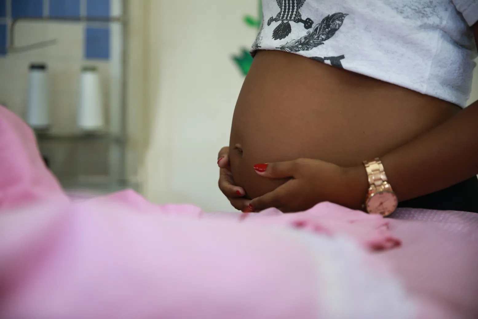 Riscos da gravidez na adolescência atingem mãe e bebê