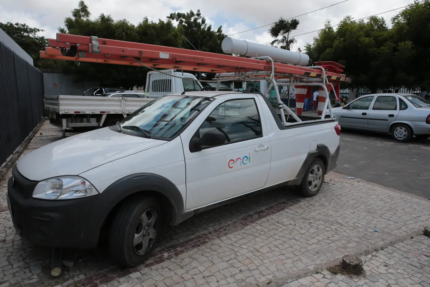 Imagem da notícia: Eletricista a serviço da Enel é morto após cortar energia por falta de pagamento em São Paulo