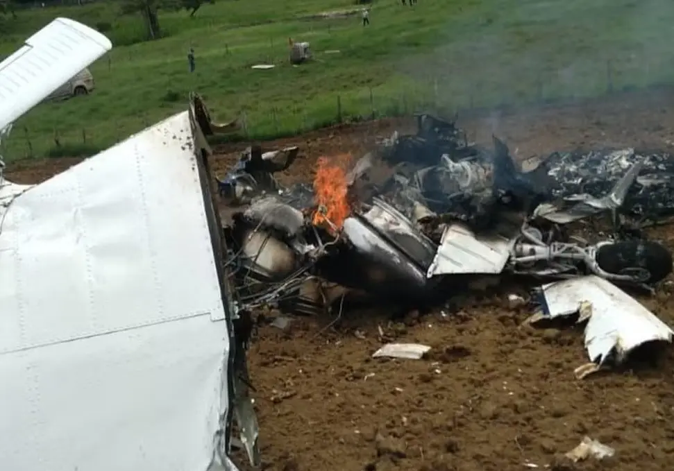Imagem da notícia Piloto morre após queda de avião em São Sebastião do Passé, na Bahia