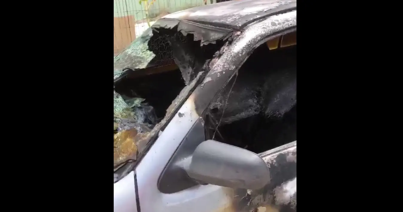 Imagem da notícia: Confronto entre facções: carro é incendiado e tiros disparados em conjunto habitacional de Fortaleza