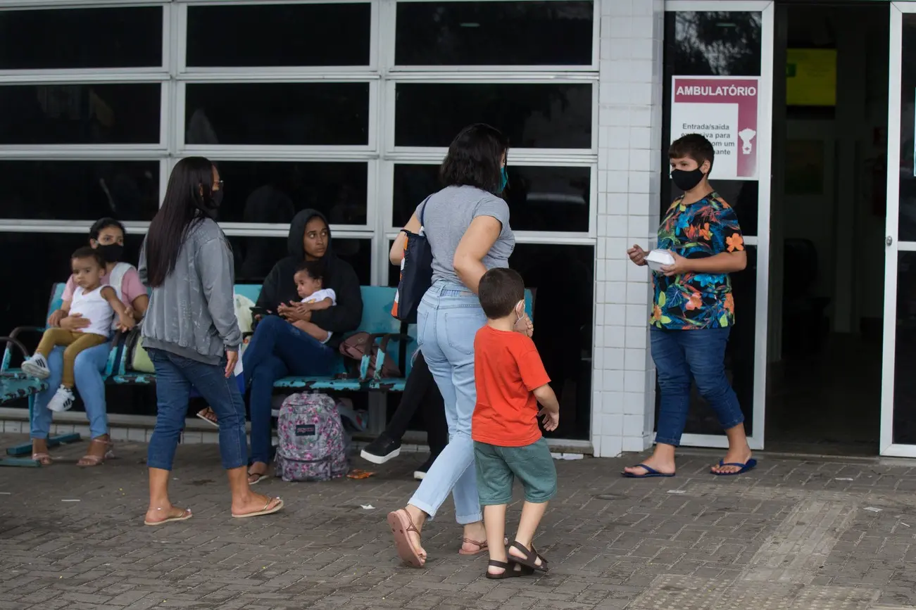 Imagem da notícia: Saiba qual o principal causador de bronquiolite e pneumonia em bebês e como prevenir doenças