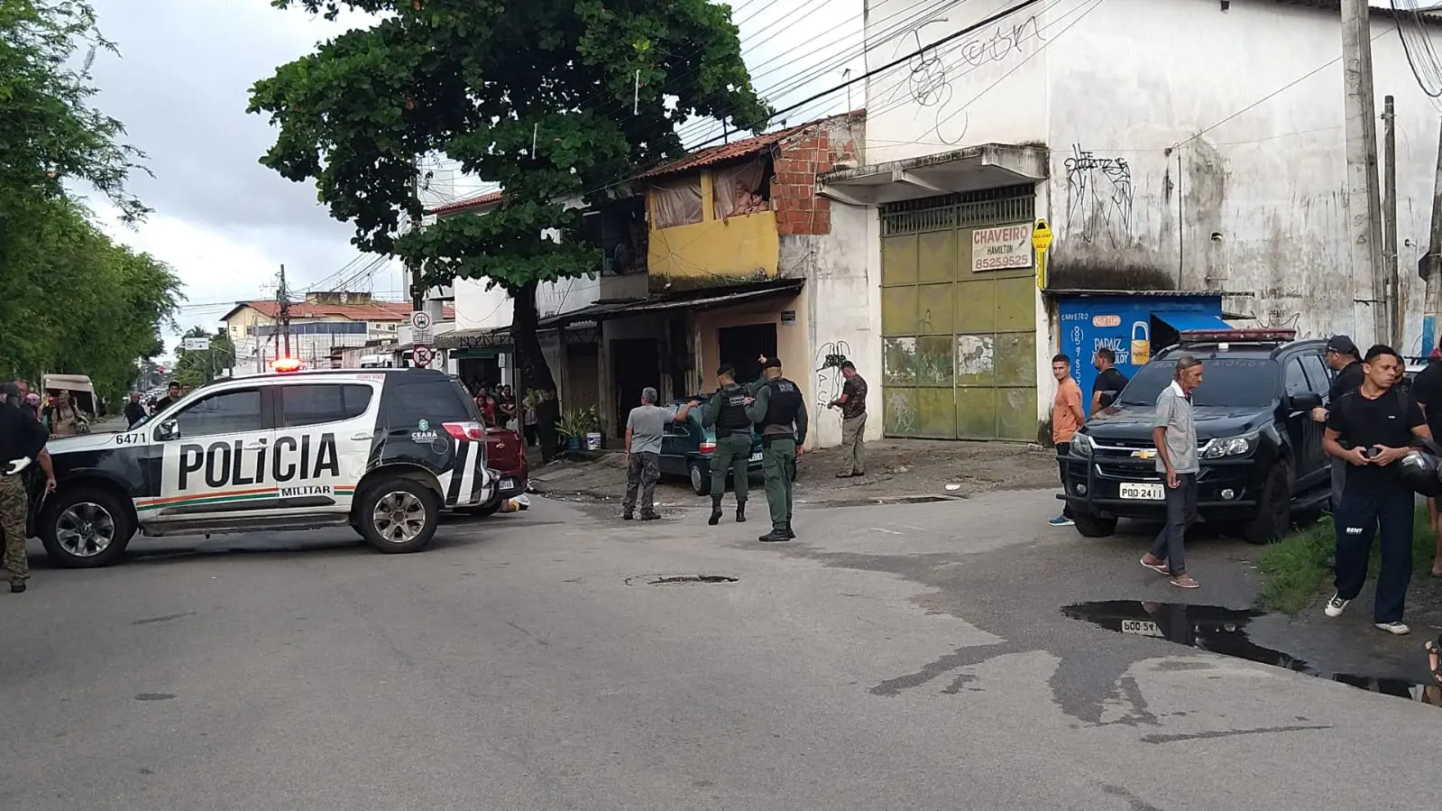 Imagem da notícia: PM e suspeito morrem em troca de tiros durante tentativa de assalto na Vila Peri