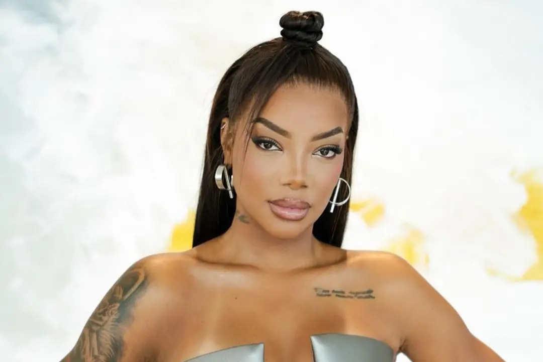 Imagem da notícia: Ludmilla curte festa na Praia da Barra da Tijuca sem Brunna e esnoba fãs, diz colunista