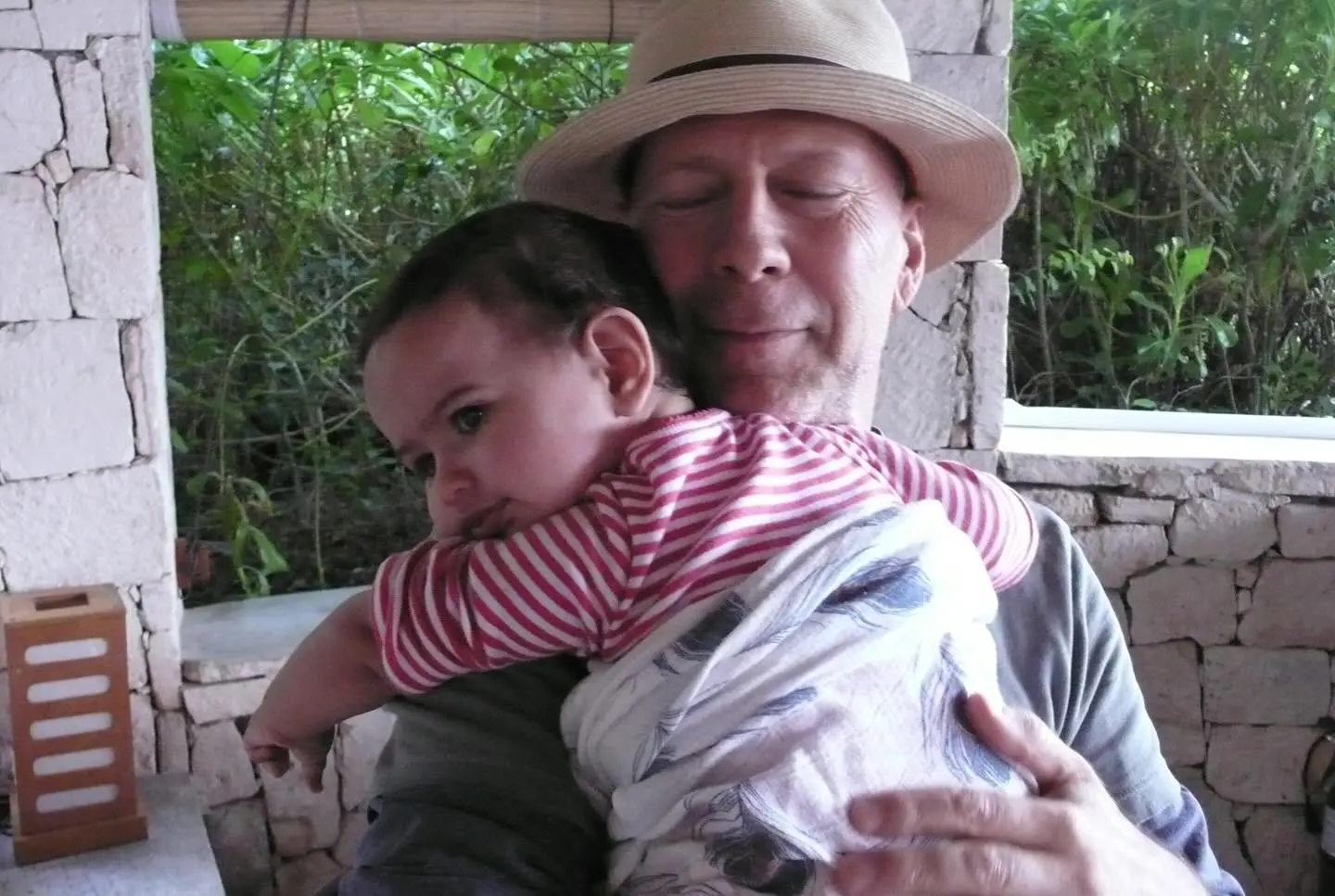 Imagem da notícia: Ator Bruce Willis é homenageado pela família em seu aniversário de 69 anos