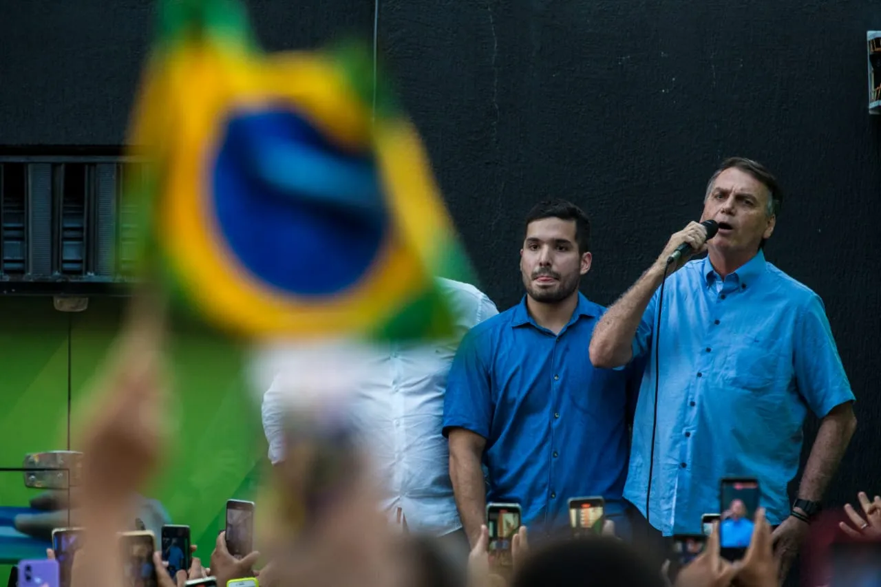 André Fernandes e Jair Bolsonaro, em visita do ex-presidente a Fortaleza em setembro de 2023.