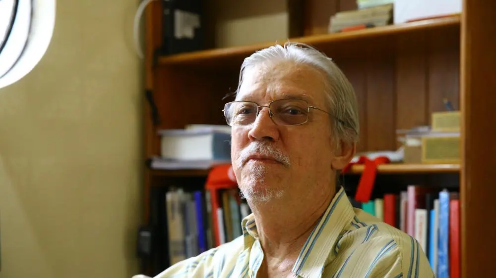 Imagem da notícia: Dramaturgo e pesquisador Oswald Barroso morre aos 76 anos
