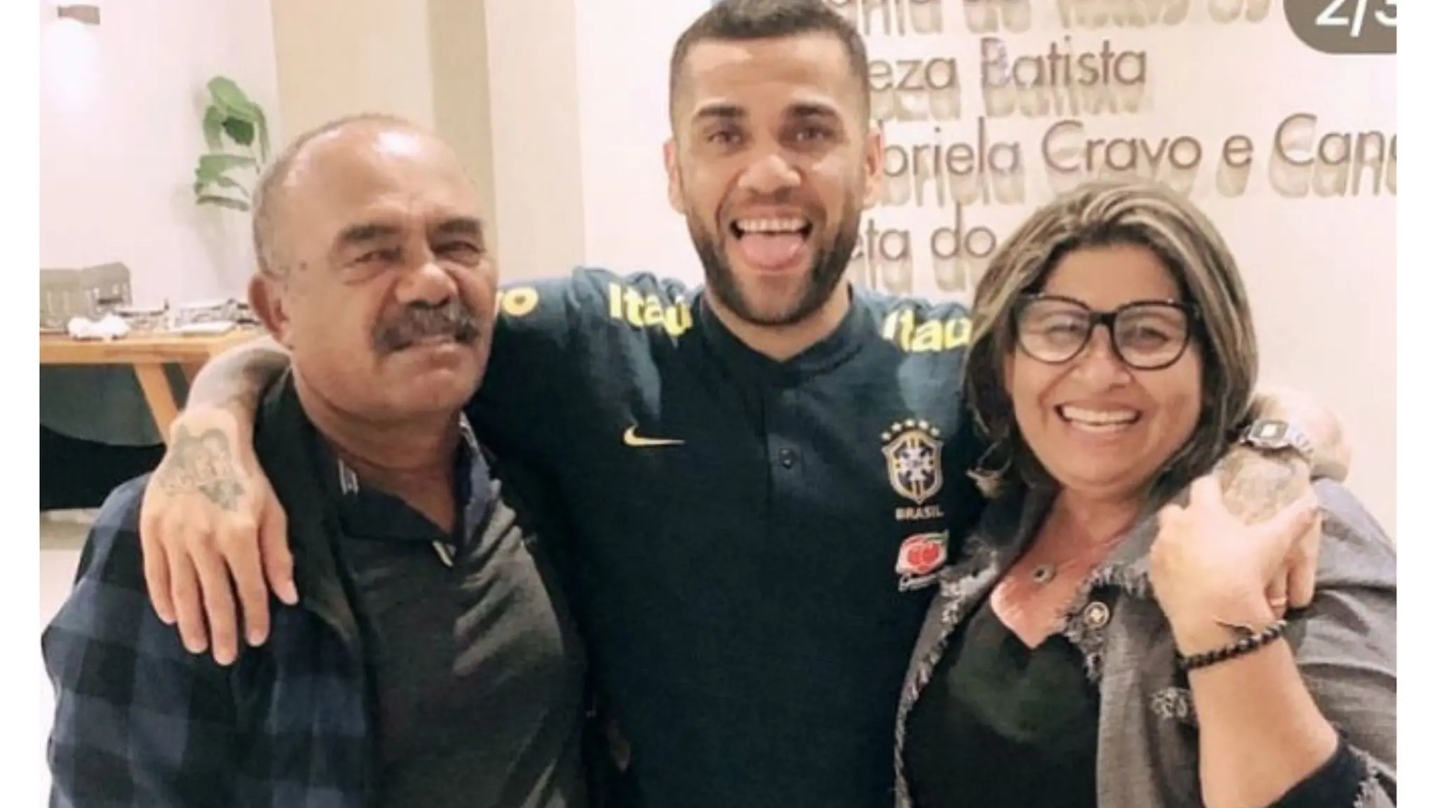 Imagem da notícia: Mãe de Daniel Alves comenta sobre amizades do filho: 'Os falsos vão embora, os de verdade ficam'