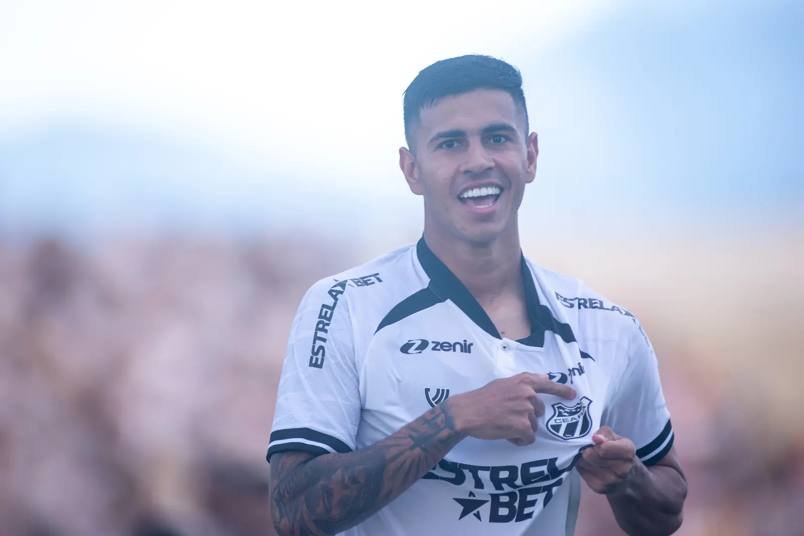 David Ricardo comemora gol pelo Ceará