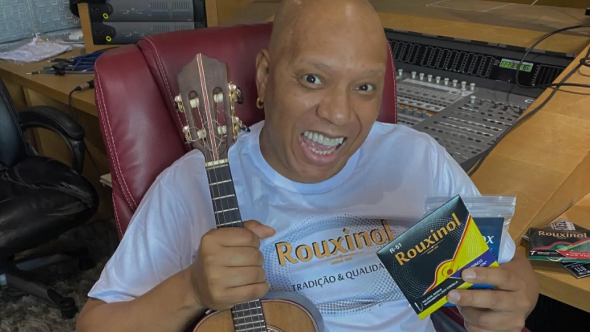 Imagem da notícia: Anderson Leonardo, cantor do Molejo, tem estado de saúde atualizado: 'está cantando'