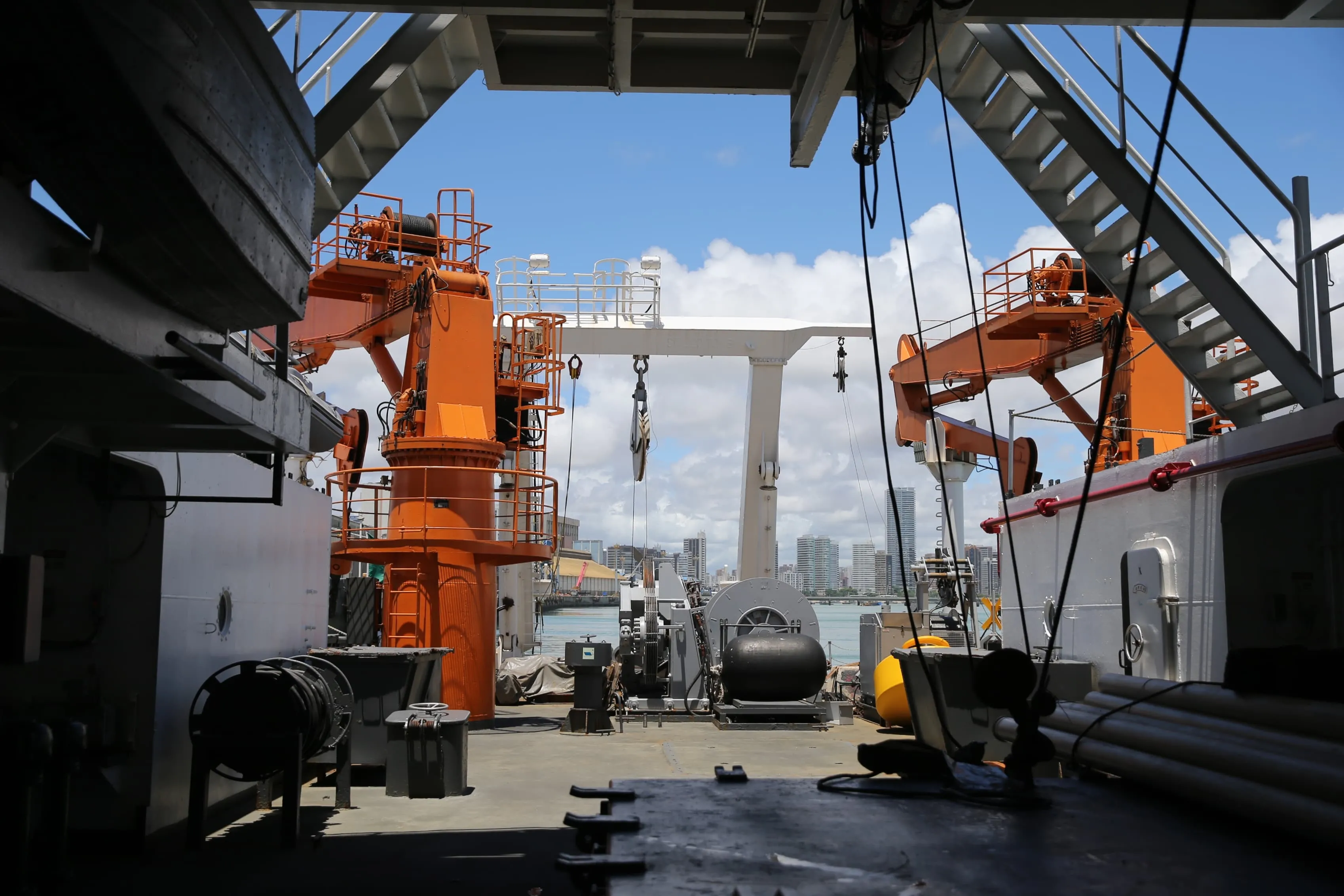 Navio Vital de Oliveira é um complexo laboratório embarcado e uma das plataformas de aquisição de dados hidroceanográficos mais completas do mundo