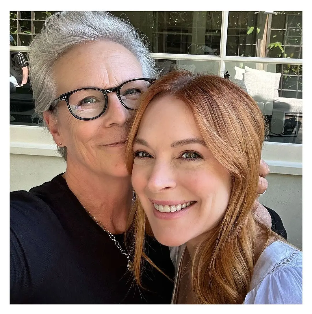 Imagem da notícia: Jamie Lee Curtis posta foto com Lindsay Lohan e alimenta rumores de Sexta-Feira Muito Louca 2
