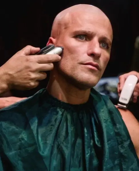 Imagem da notícia: Careca e com 14 kg a menos, Bruno Gagliasso mostra caracterização para novo filme