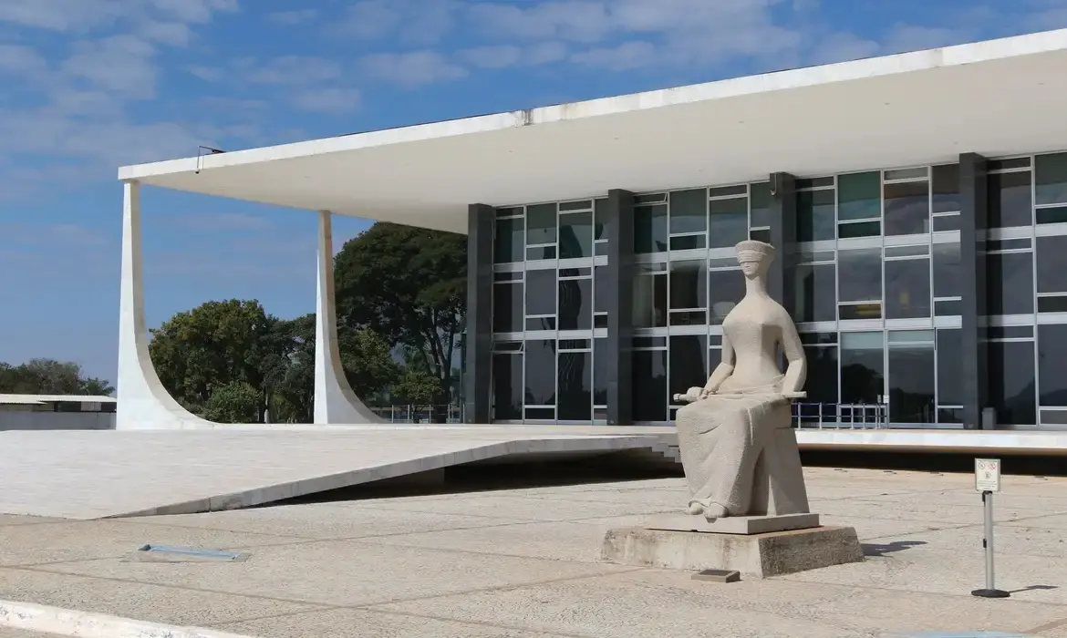 Imagem da notícia: STF forma placar de 3 a 0 em julgamento que nega possibilidade de intervenção militar constitucional