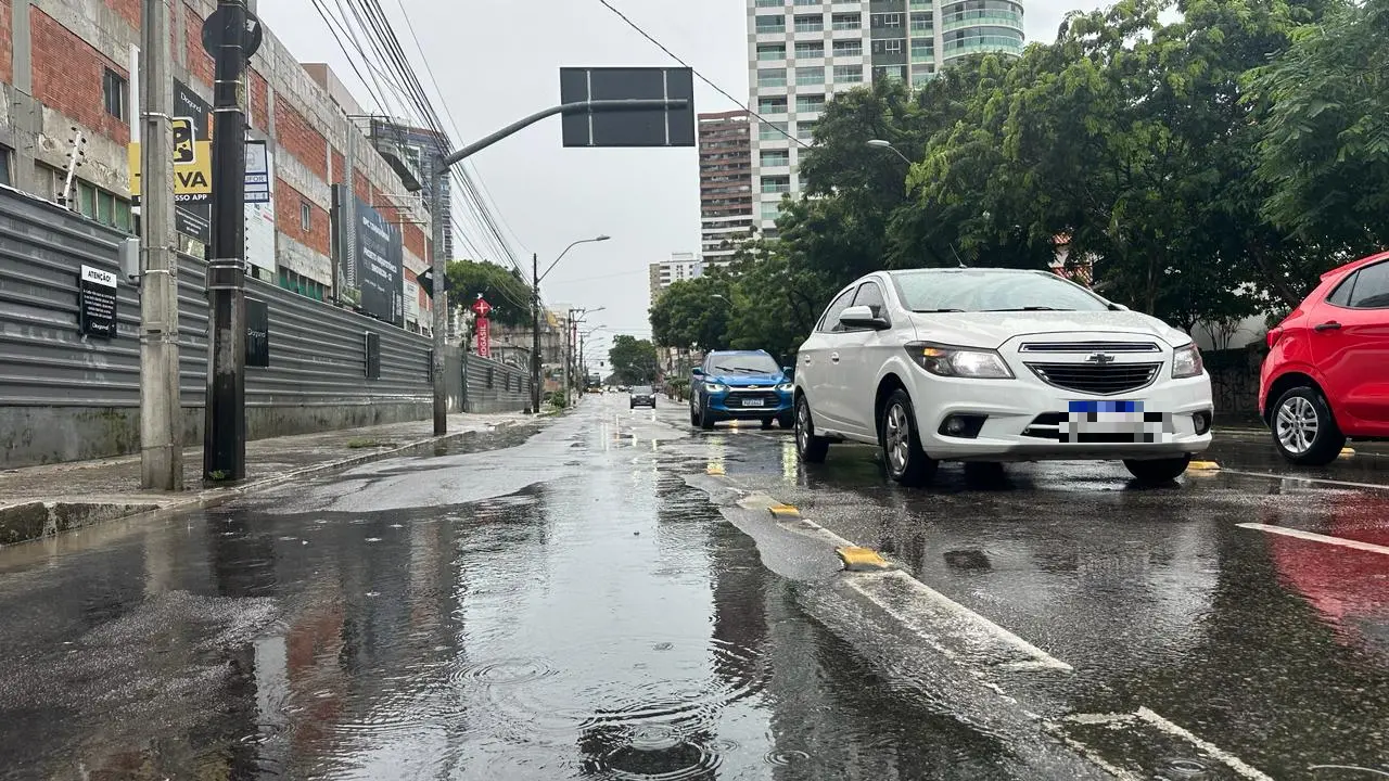 Imagem da notícia: Ceará tem alerta de chuvas intensas em 181 municípios até esta segunda-feira (1º) 