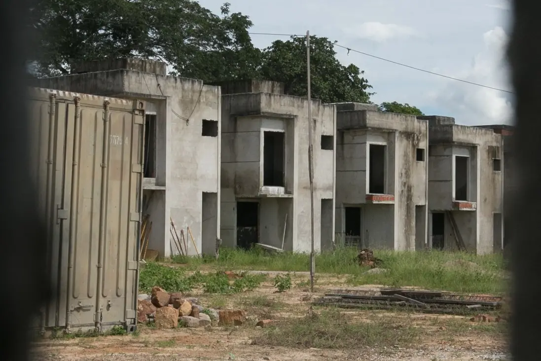 Imagem da notícia: ‘Pesadelo’ da casa própria lesa dezenas de famílias em condomínio no Eusébio