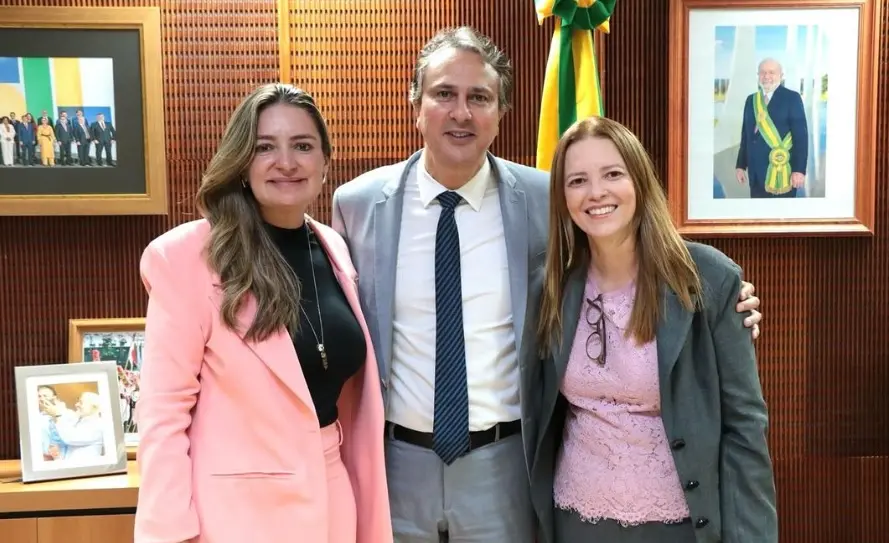 Imagem da notícia: Senadora Augusta Brito se licencia, e Janaína Farias assume vaga no Senado
