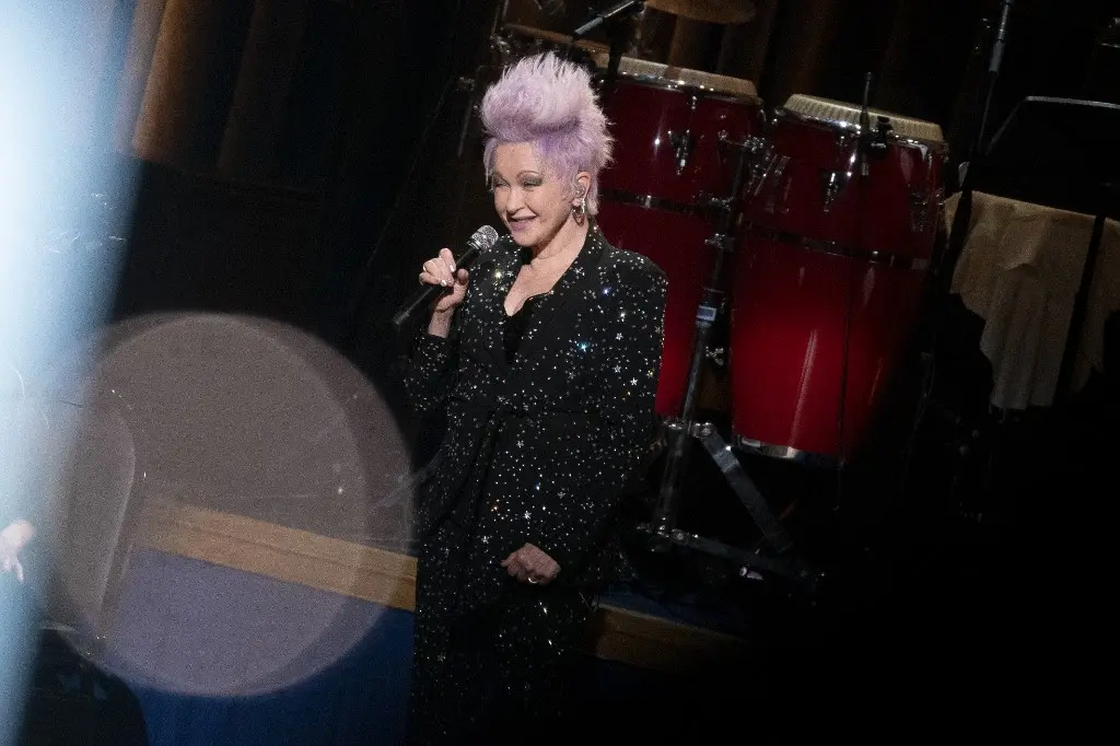 Imagem da notícia: Cyndi Lauper vai se apresentar no BBB 24; relembre outras atrações internacionais do reality