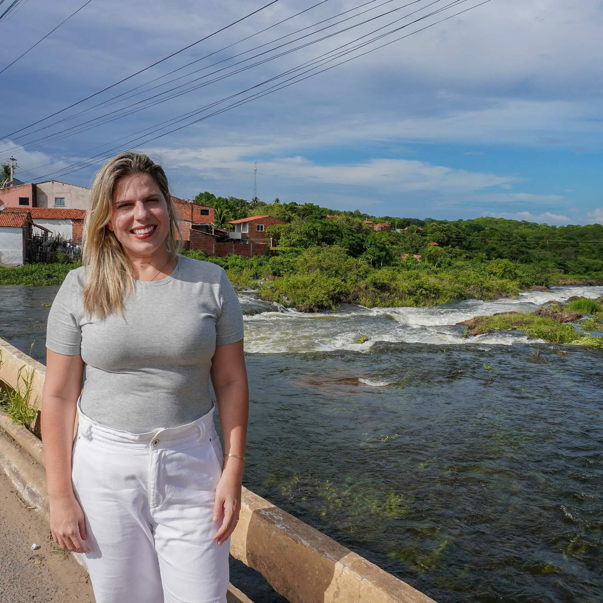 Imagem da notícia: Prefeita de Massapê se filia ao Republicanos e deixa partido liderado pelo irmão deputado federal