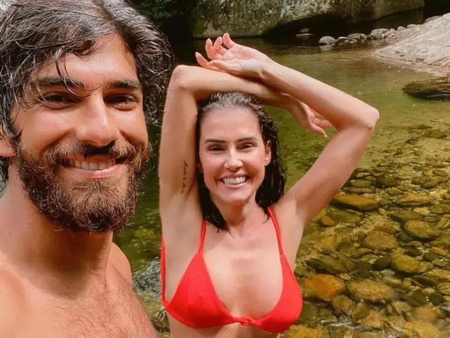 Imagem da notícia: Deborah Secco confirma fim do relacionamento com Hugo Moura por exposição na mídia