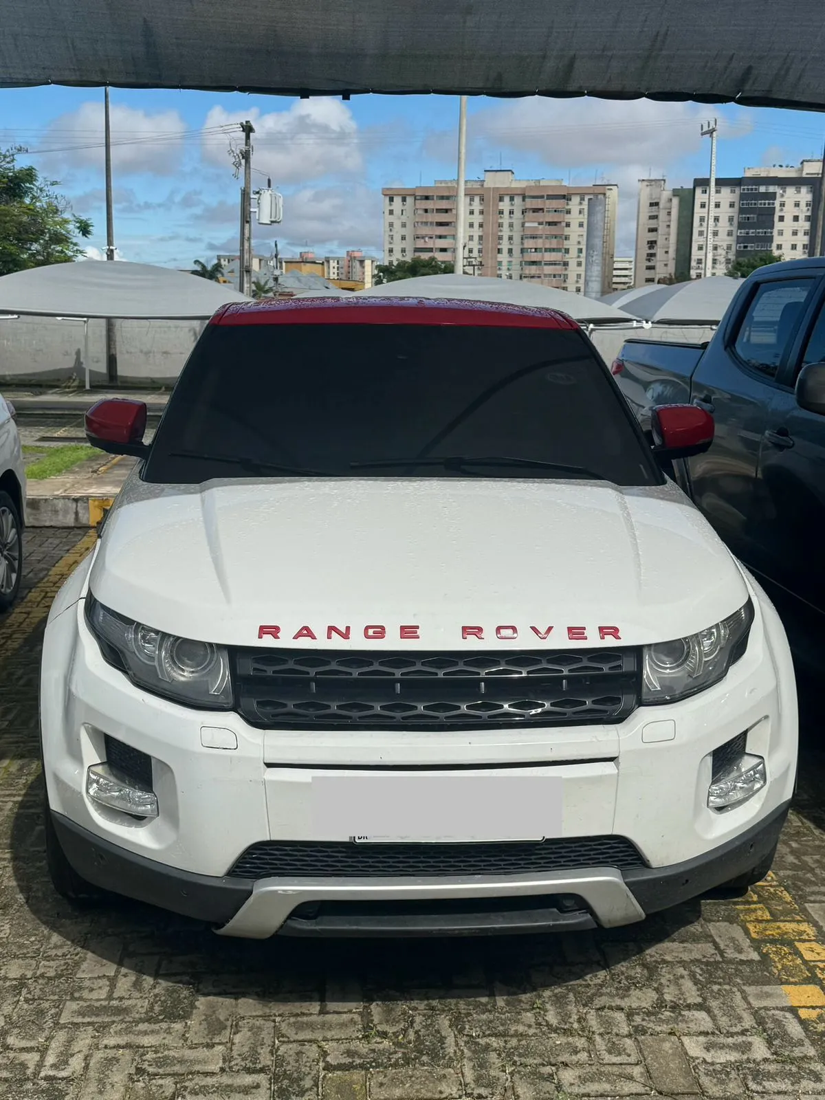 Carros de luxo foram apreendidos com o suspeito de chefiar grupo criminoso