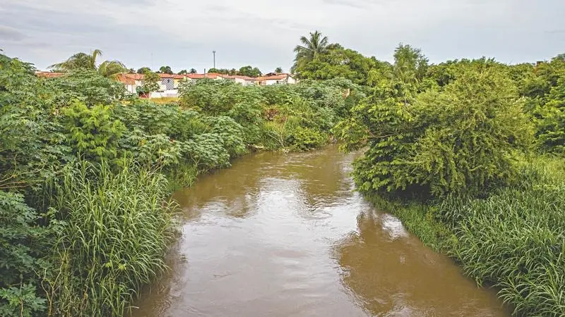 Imagem da notícia: PM é baleado ao tentar frustrar tentativa de assalto próximo ao Rio Maranguapinho