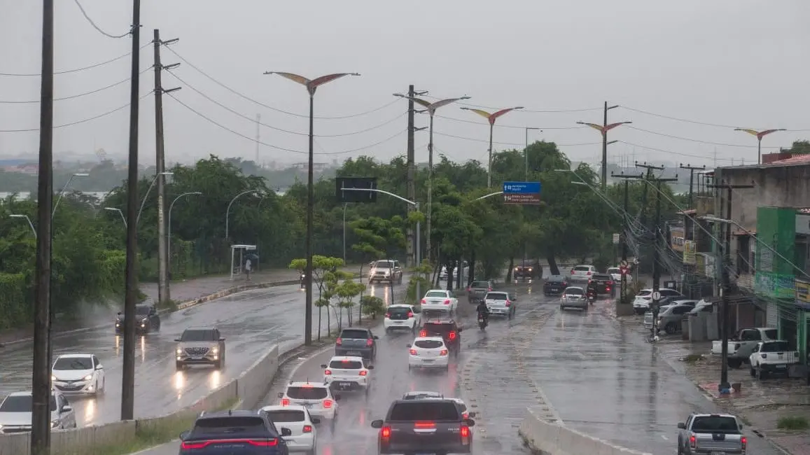 Imagem da notícia: Inmet aponta chuvas intensas com rajadas de vento na RMF e Interior do Ceará
