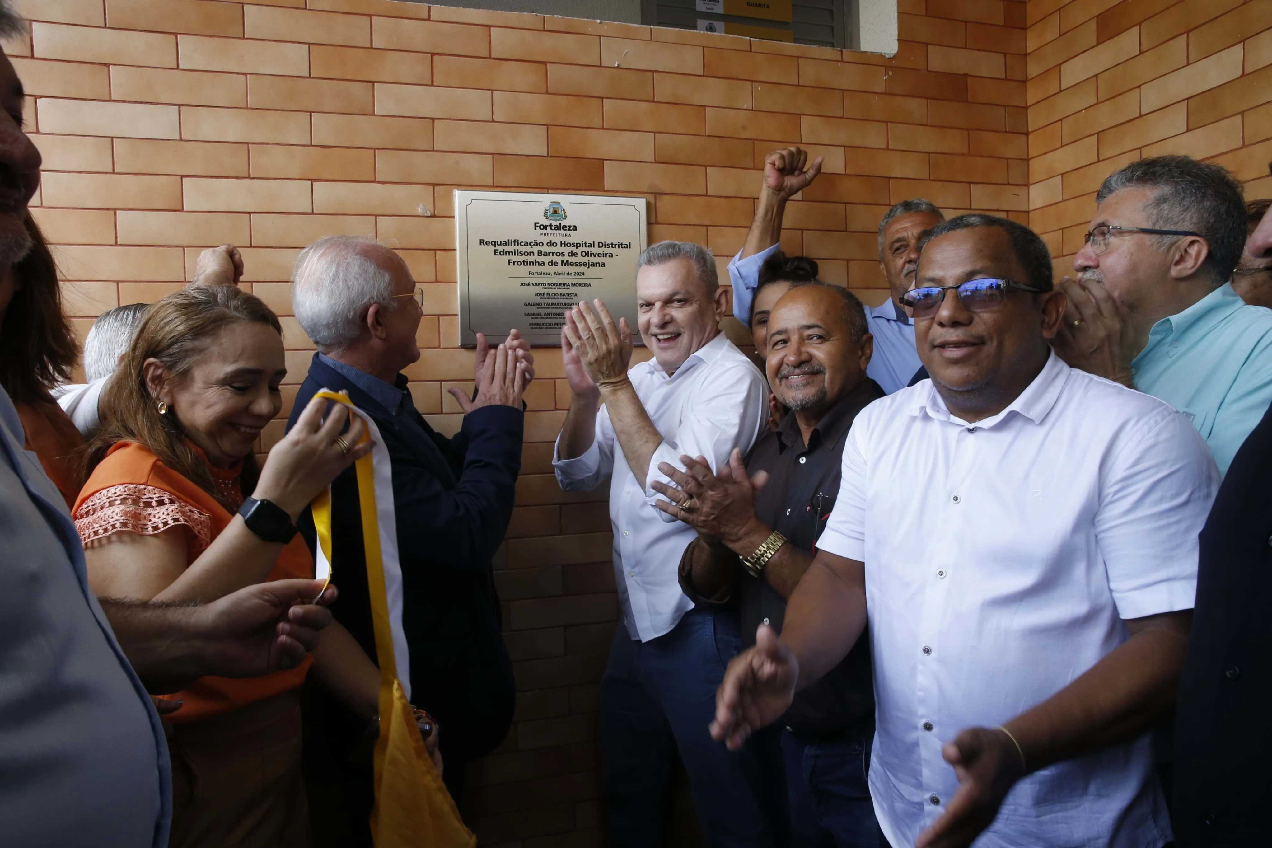 Moradores da região comemoraram a entrega do equipamento público de saúde