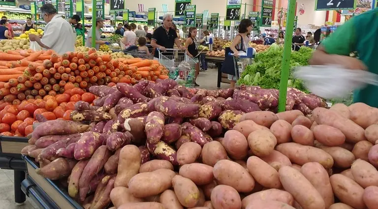 Imagem da notícia: Inflação oficial recua para 0,16% em março, diz IBGE