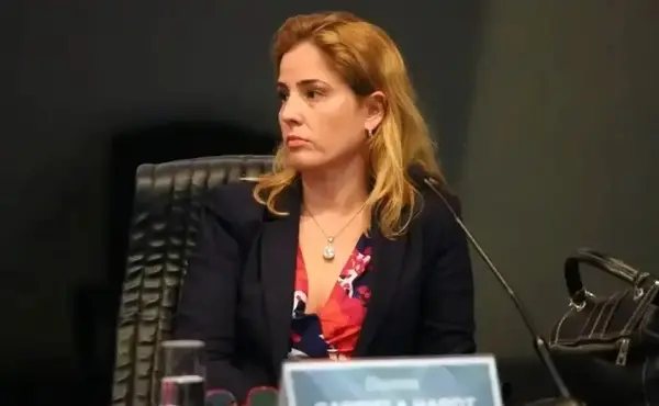 Imagem da notícia: Juíza Gabriela Hardt e outros três magistrados do TRF-4 são afastados pelo CNJ, diz colunista