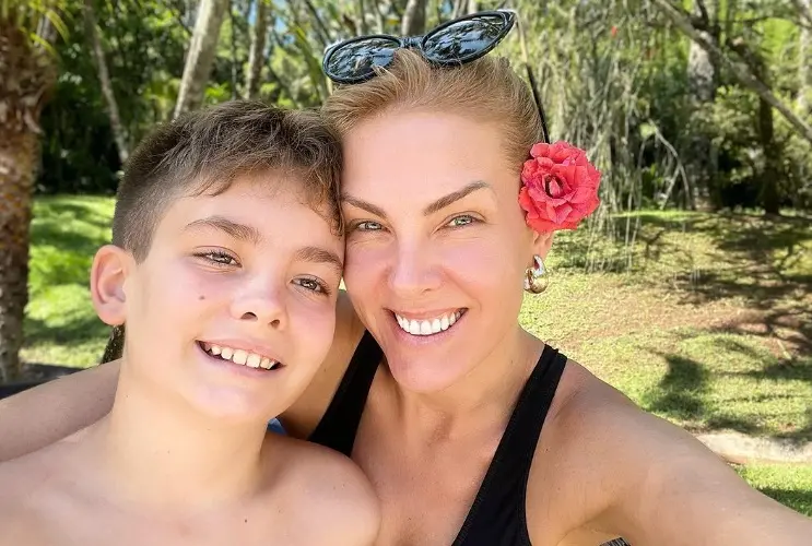 Imagem da notícia: Ana Hickmann nega ter proibido o filho de ver o pai: ‘Não é verdade’