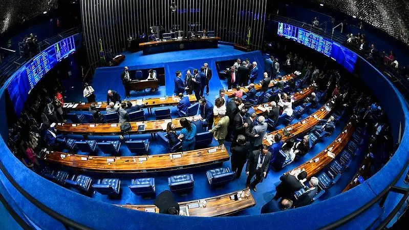 Imagem da notícia: Senado aprova 'PEC das drogas' que criminaliza porte de qualquer quantidade