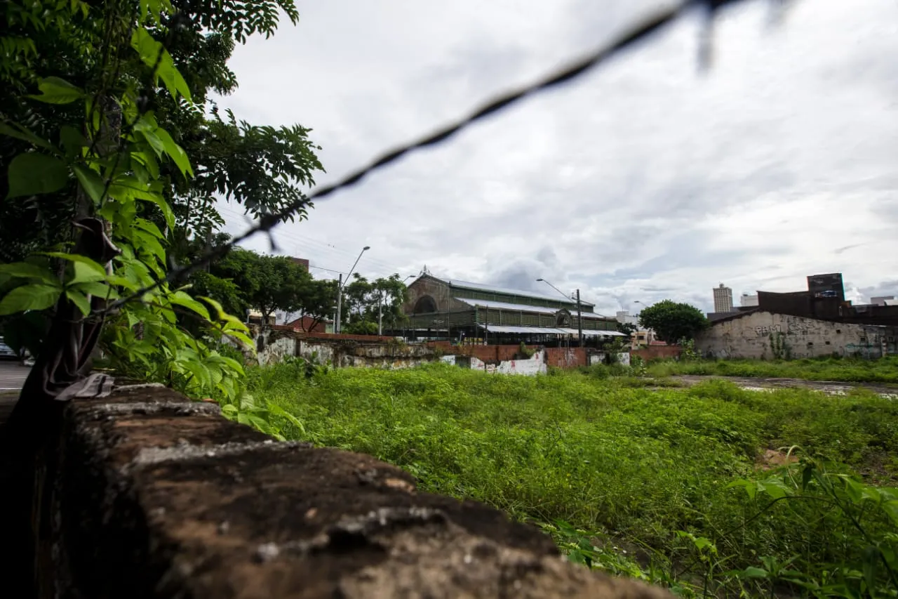 Terreno vazio será usado para a alocação dos dois mercados