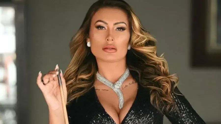 Imagem da notícia: Andressa Urach mostra resultado de cirurgia que retirou costelas para reduzir medidas