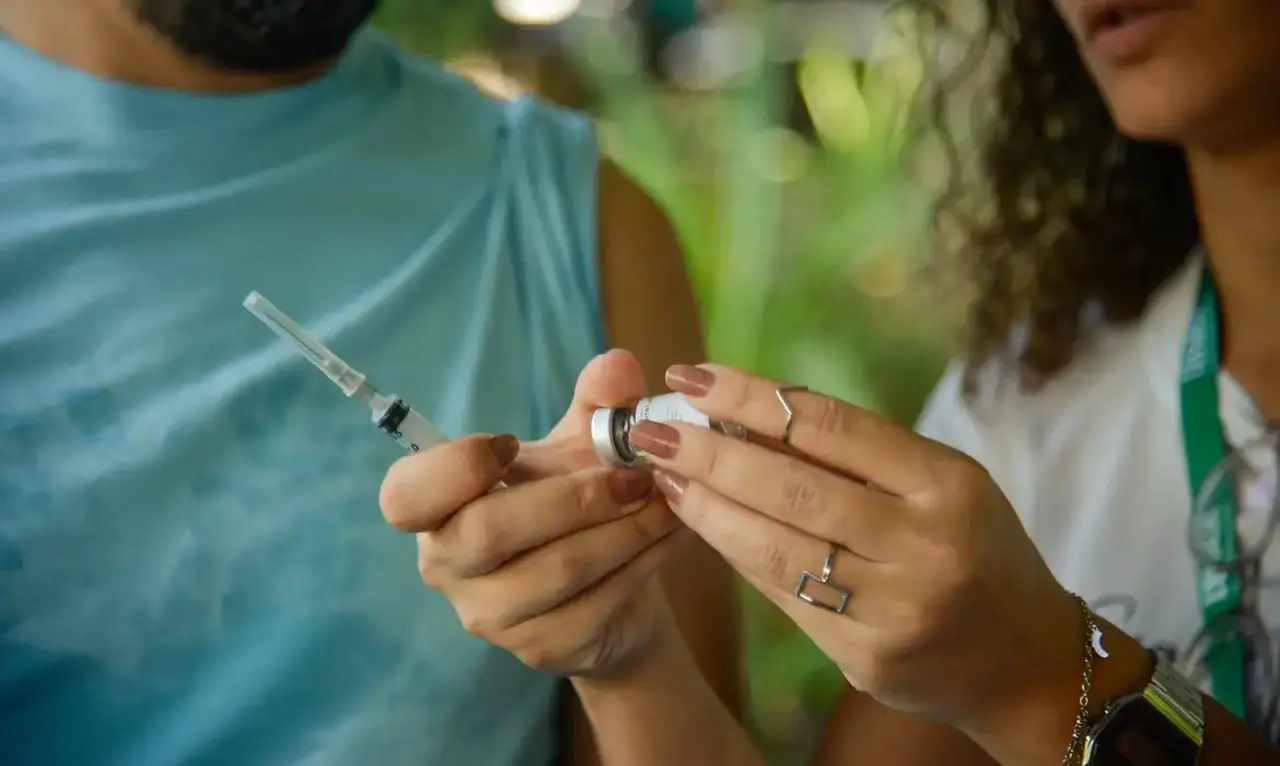 Imagem da notícia: Vacina contra a gripe: somente 2 a cada 10 pessoas do público-alvo estão imunizadas