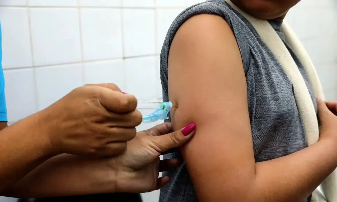 Imagem da notícia: Vacina da dengue no Ceará: Quem pode tomar?
