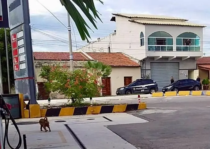 Imagem da notícia: Prefeito de Potiretama é alvo de operação por suposto superfaturamento; gestor diz estar 'surpreso'