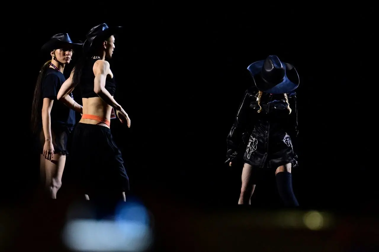 Imagem da notícia: No Rio de Janeiro, fãs cearenses vivem a expectativa pelo show de Madonna: 'Sonho'