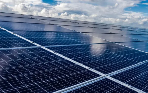 Imagem da notícia: Casa dos Ventos vai investir em 12 parques de energia solar em Pentecoste e gerar 700 empregos 