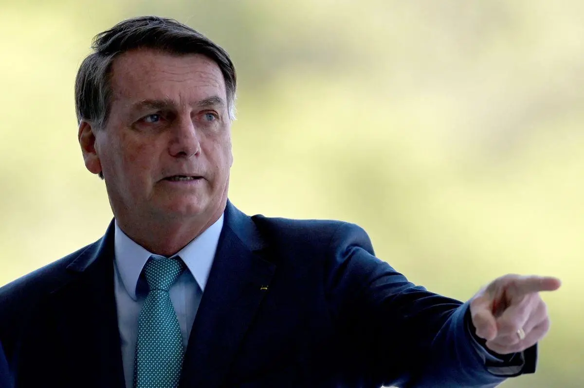 Imagem da notícia: Bolsonaro segue internado em hospital de SP e está 'estável', diz boletim médico