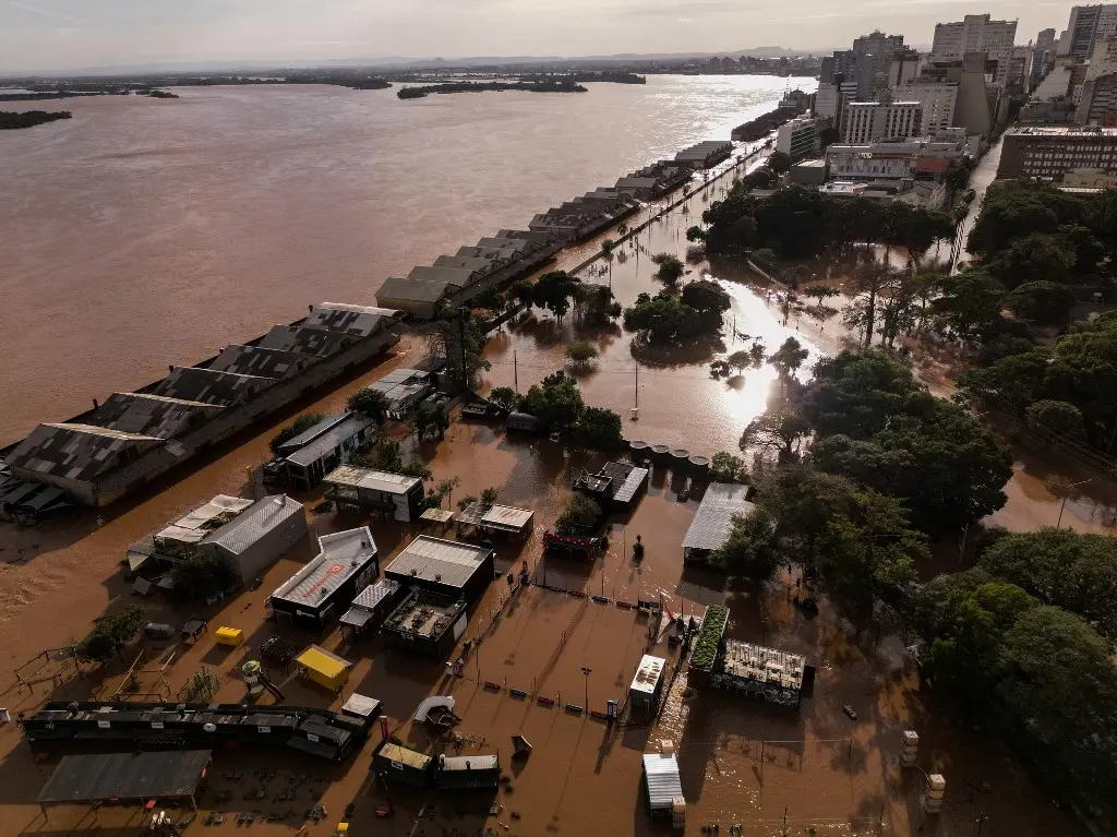 Imagem da notícia: Por que as águas não baixam no RS? Nível do Guaíba desce, mas segue avançado em Porto Alegre