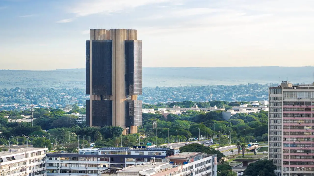 Imagem da notícia: Em meio a incertezas, Copom promove mais uma queda na taxa Selic