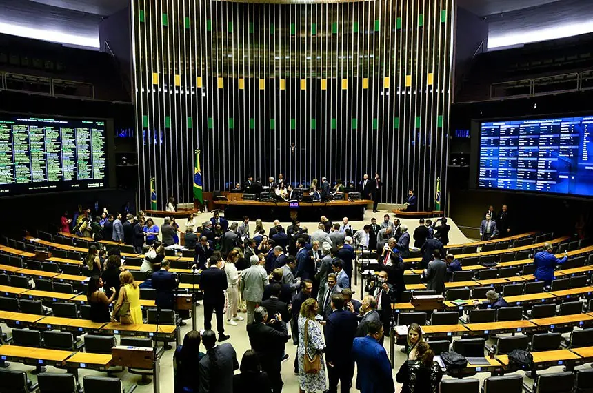 Imagem da notícia: Congresso analisa vetos de Lula sobre 'saidinha' de presos, orçamento e Lei Geral do Esporte