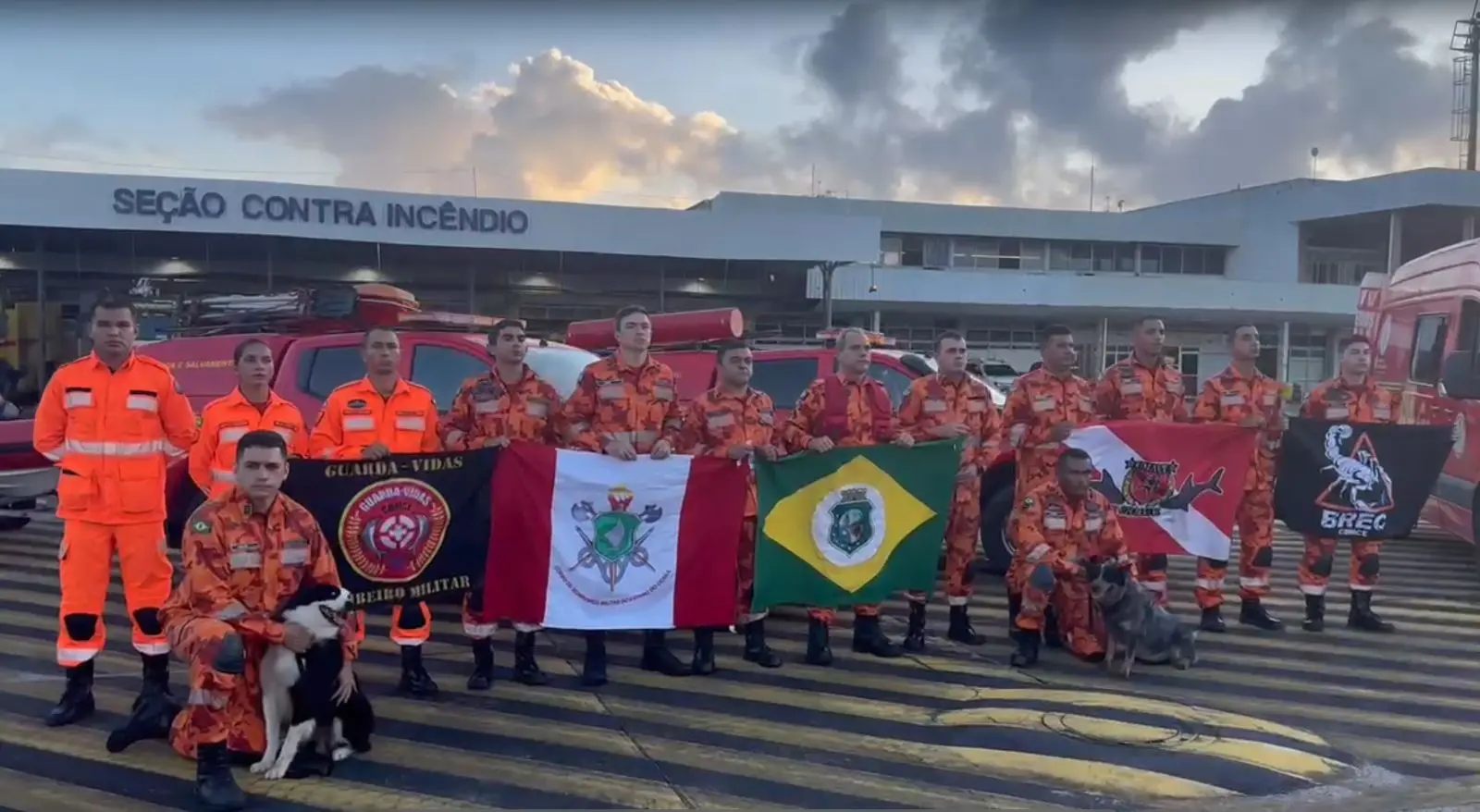 Imagem da notícia: Bombeiros do Ceará embarcam em avião da FAB para ajudar vítimas de desastre climático no RS