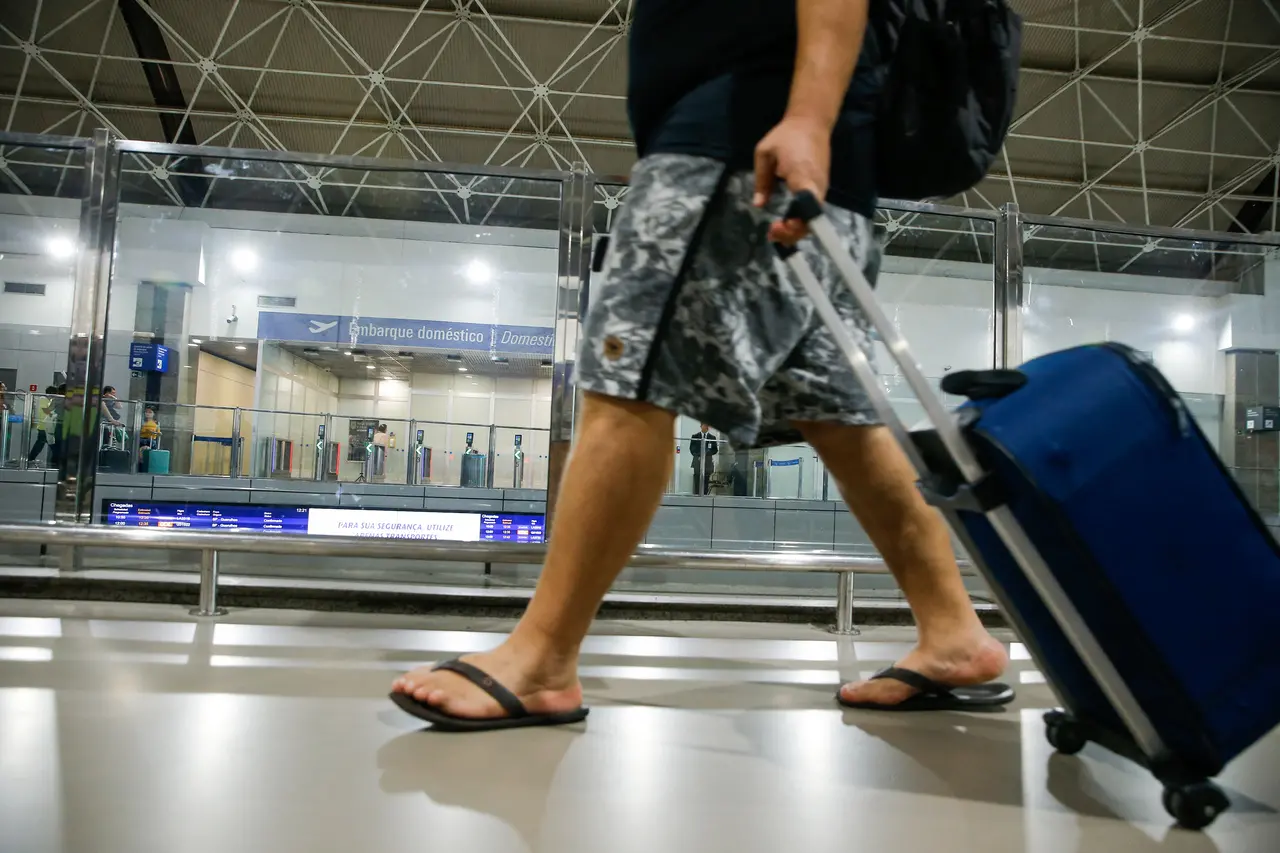 Imagem da notícia: Homem é preso com 80 cápsulas de cocaína no estômago no aeroporto de Fortaleza