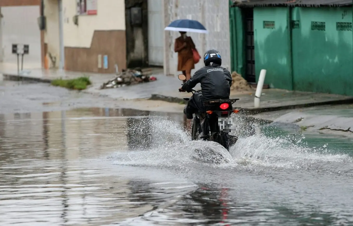 Imagem da notícia: Com mais de 100 mm, Fortaleza registra maior chuva do CE desde o início de maio; veja outras cidades